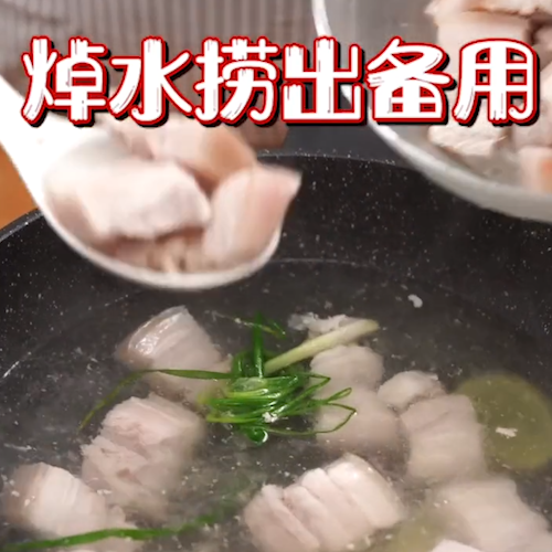 虎皮鹌鹑蛋红烧肉的做法步骤：1