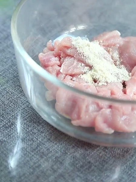 水煮肉片的做法步骤：1