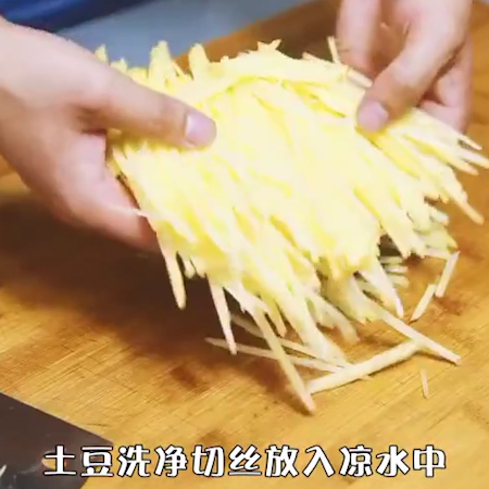 炝拌土豆丝的做法步骤：1