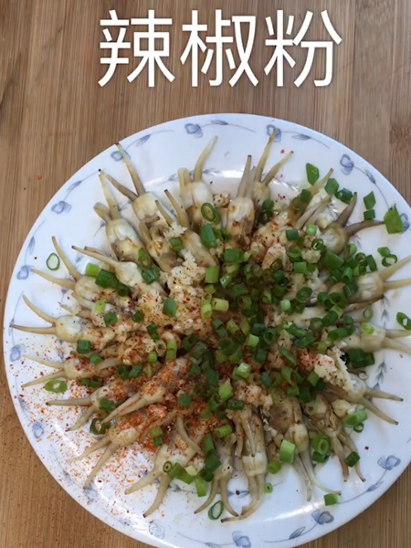 蒜蓉响油蛏子的做法步骤：3