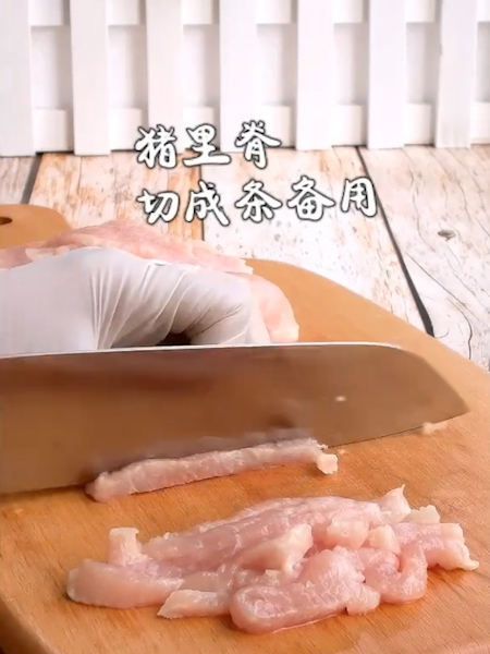 香拌里脊丝的做法步骤：1