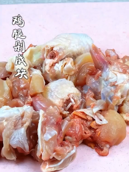 辣酱鸡腿的做法步骤：1
