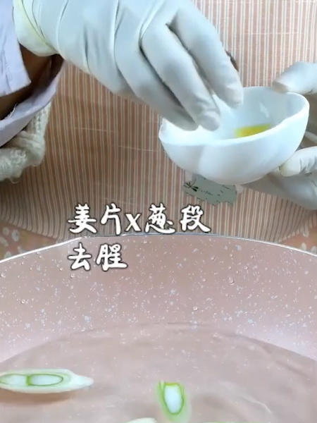 糖醋排骨的做法步骤：1