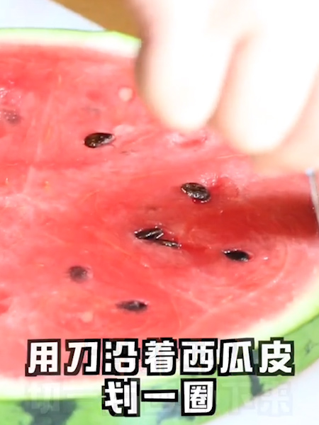 西瓜酸奶冰棒的做法步骤：1