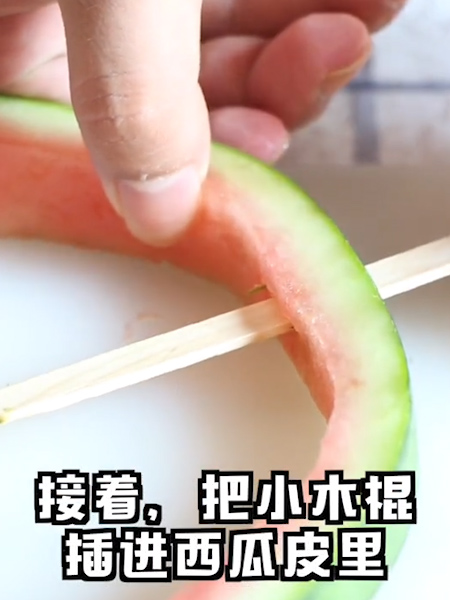 西瓜酸奶冰棒的做法步骤：5