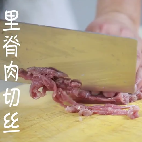 鱼香肉丝的做法步骤：1