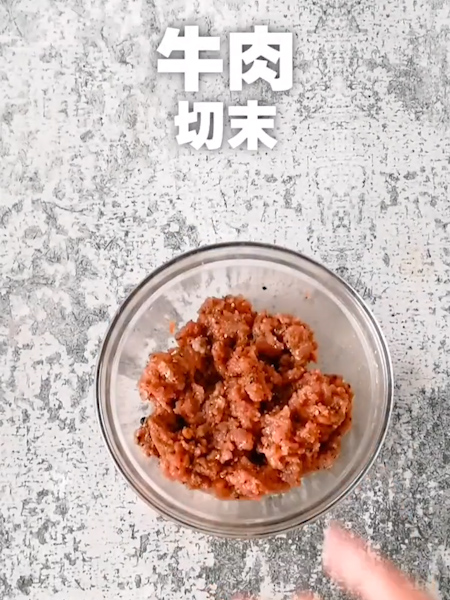 芹菜牛肉末的做法步骤：2