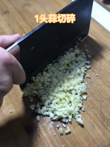 蒜蓉粉丝娃娃菜的做法步骤：1