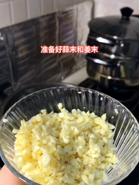 蒜香排骨的做法步骤：1
