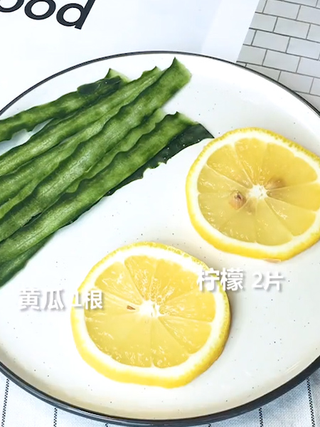 黄瓜皮柠檬水的做法步骤：1