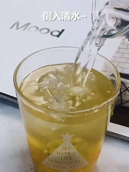 芒果百香果饮的做法步骤：6