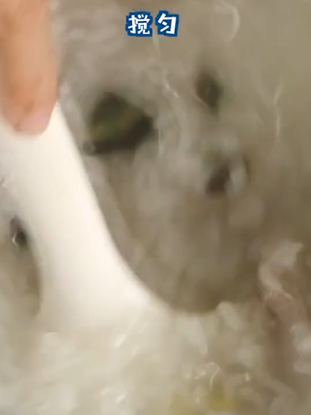 皮蛋瘦肉粥的做法步骤：3