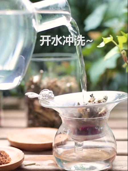 益母草红糖茶的做法步骤：2
