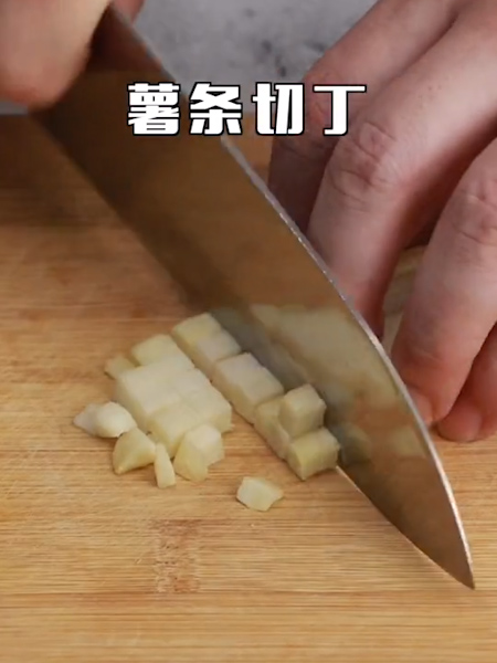 脆薯炸热狗的做法步骤：1