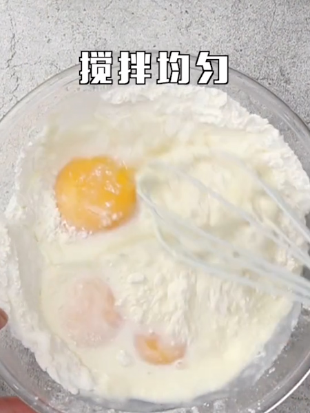 脆薯炸热狗的做法步骤：3