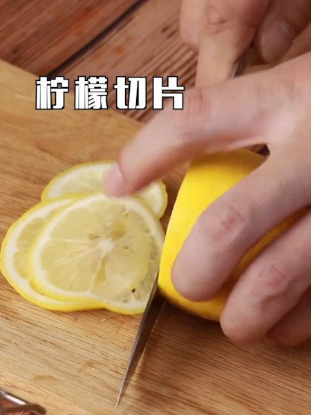 #百香果蜂蜜柠檬茶的做法图解2