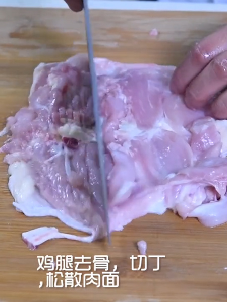 宫保鸡丁的做法步骤：1
