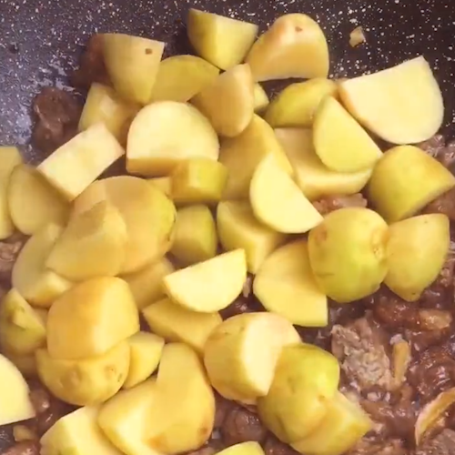 土豆牛肉的做法步骤：4