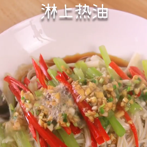美味凉拌金针菇的做法步骤：6