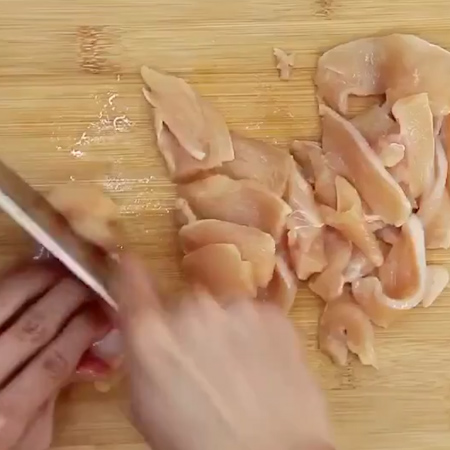 鸡肉三明治的做法步骤：1