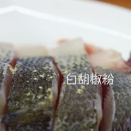柠檬酸汤鲈鱼的做法步骤：1