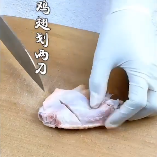 香炸鸡翅的做法步骤：1