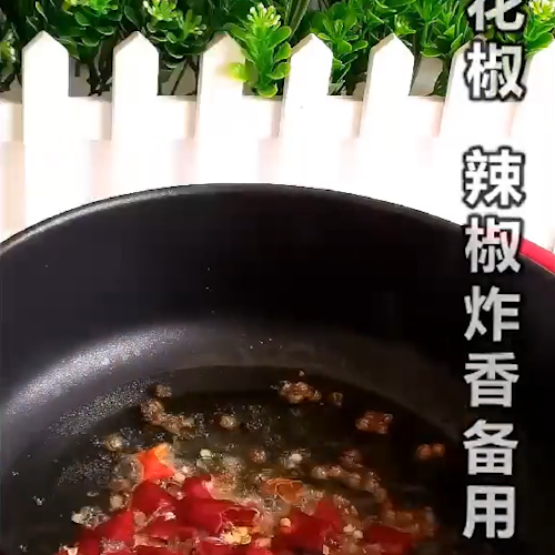 凉拌手撕卷心菜的做法步骤：4