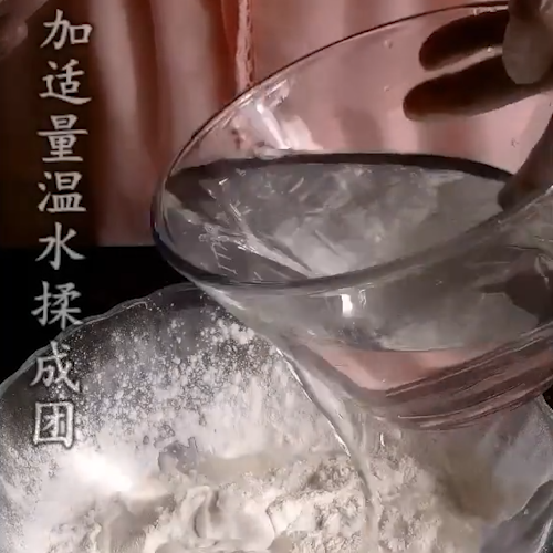 糯米饼的做法步骤：1