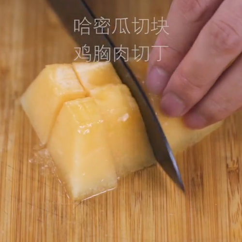 果肉鸡丁的做法步骤：1