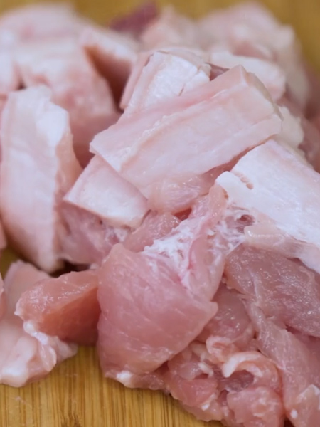 猪肉白菜炖粉条的做法步骤：1