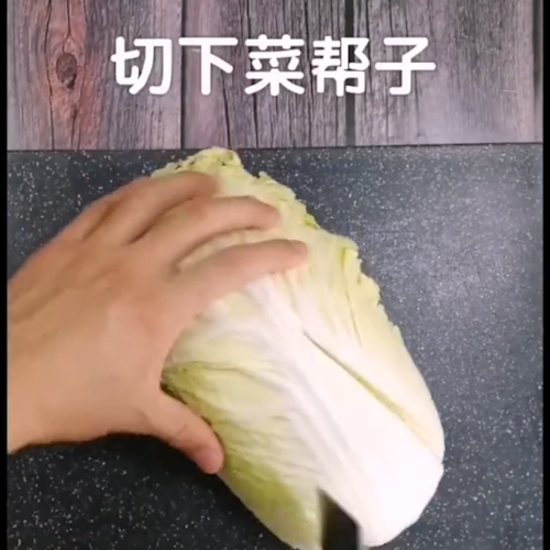 醋溜白菜的做法步骤：1
