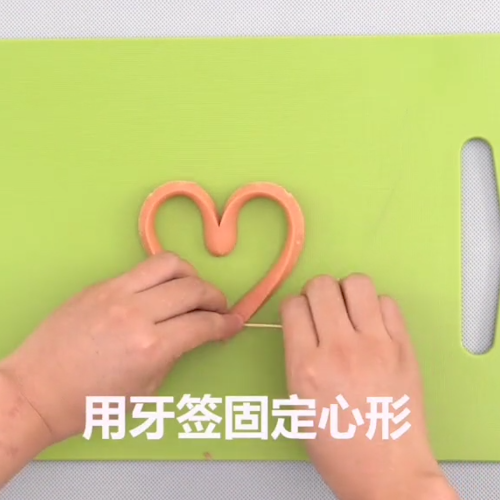 爱心煎蛋的做法步骤：2