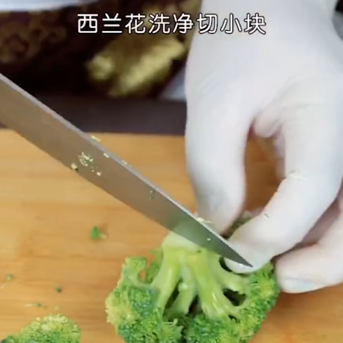 西兰花炒虾仁的做法步骤：1