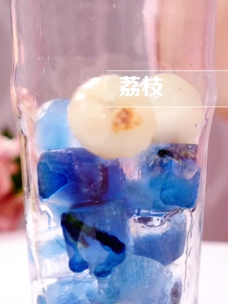 冰火荔枝气泡水的做法步骤：2