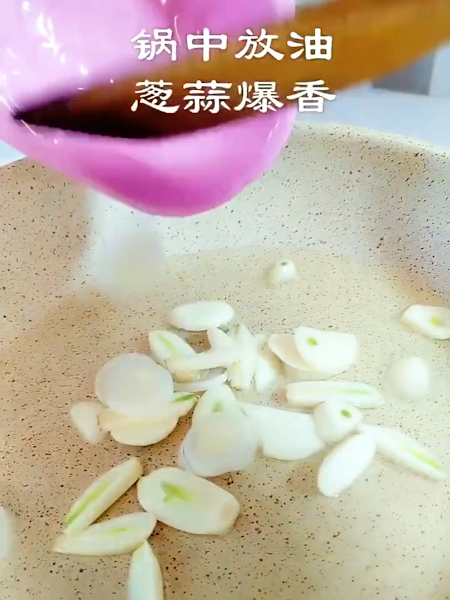 土豆焖饭的做法步骤：2