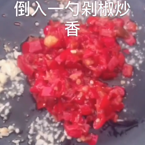 剁椒金针菇的做法步骤：4