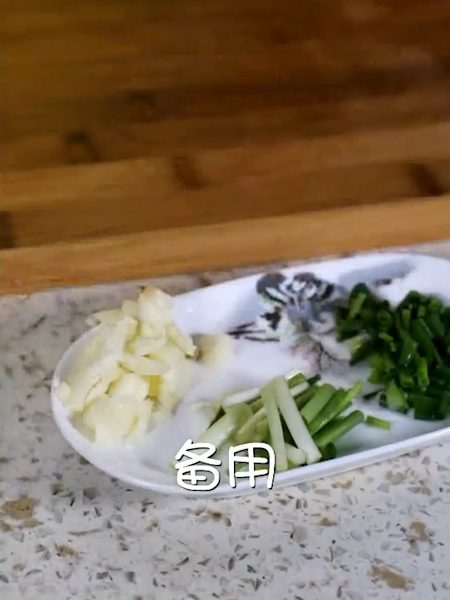 糖醋排骨的做法步骤：1