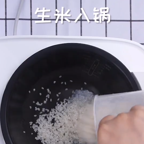 煲仔饭的做法步骤：3