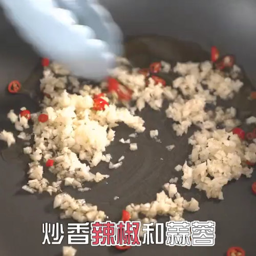 白贝蒜油意面的做法步骤：2