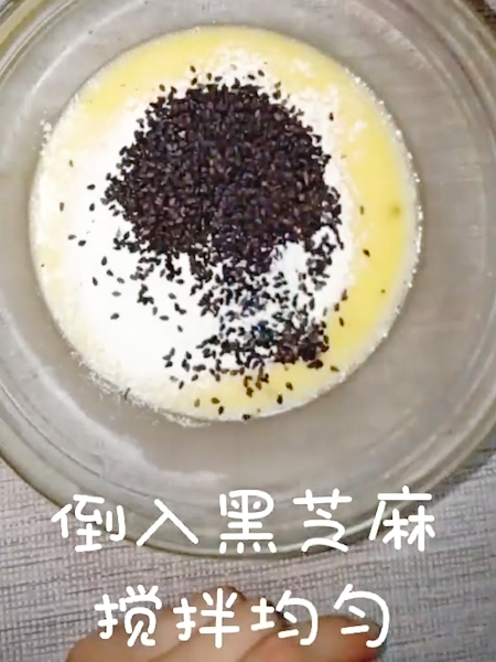 平底锅鸡蛋卷的做法步骤：4