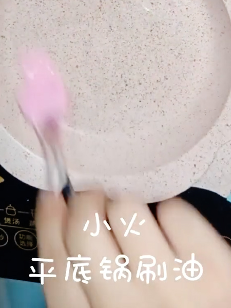 平底锅鸡蛋卷的做法步骤：5