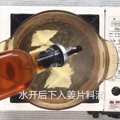 爆炒鱿鱼的做法步骤：1