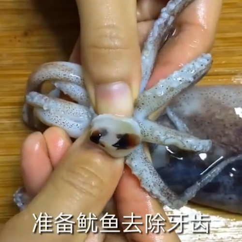 #鱿鱼包饭的做法图解2