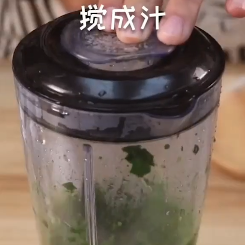 自制菠菜面的做法步骤：2