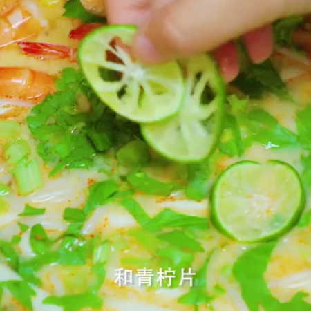 冬阴功汤的做法步骤：4