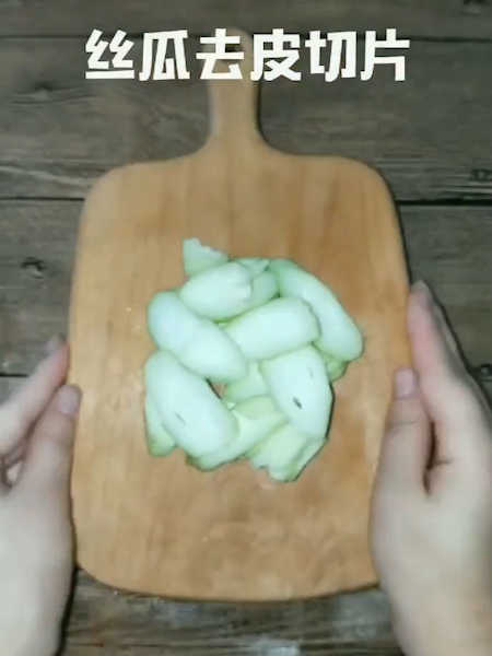 丝瓜滑蛋碎虾的做法步骤：3