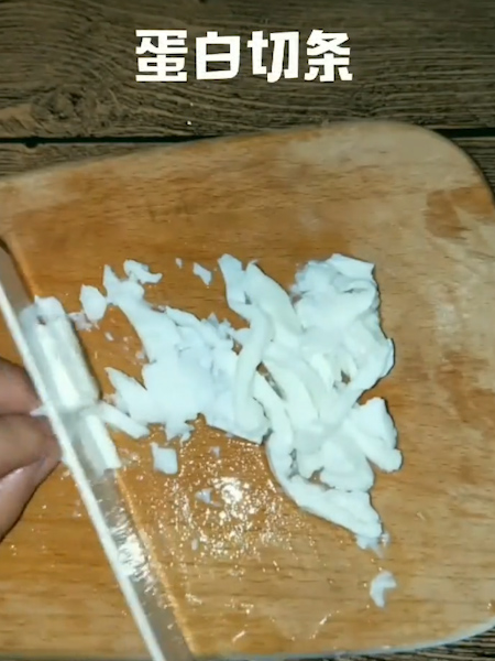 丝瓜滑蛋碎虾的做法步骤：5