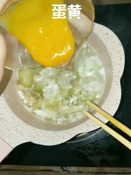 丝瓜滑蛋碎虾的做法步骤：7