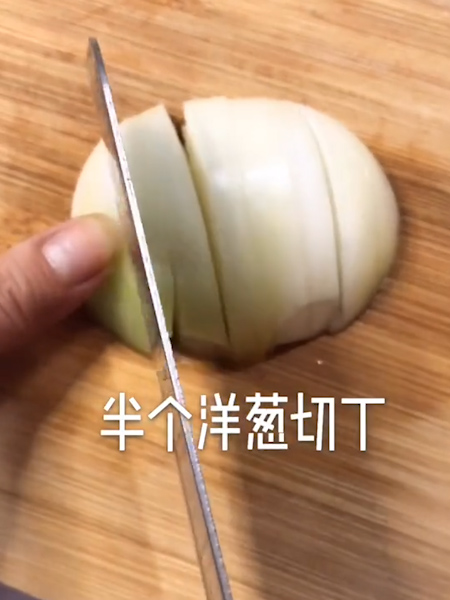 日式蛋包饭的做法步骤：1