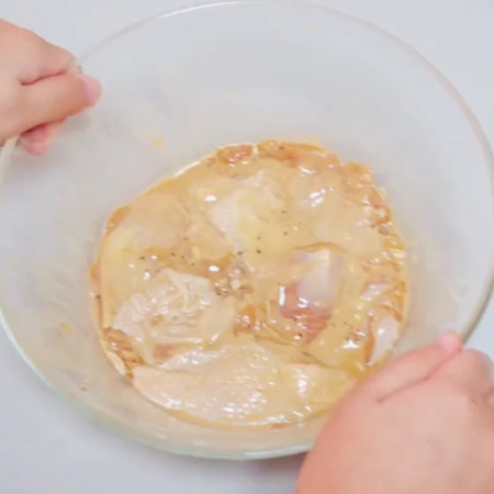 泰式煎鸡腿的做法步骤：1